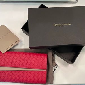 Bottega Veneta Long Wallet Bi-Fold Intrecciato Leather Red
